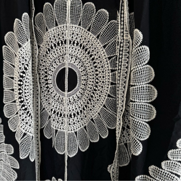 Paparazzi Lace Embroidered  Kimono - Picture 4 of 8